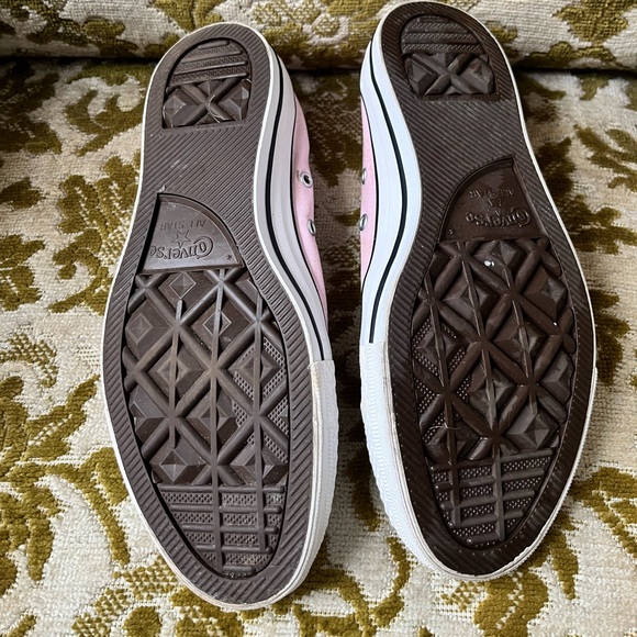 Light Pink Converse low tops - Picture 3 of 5